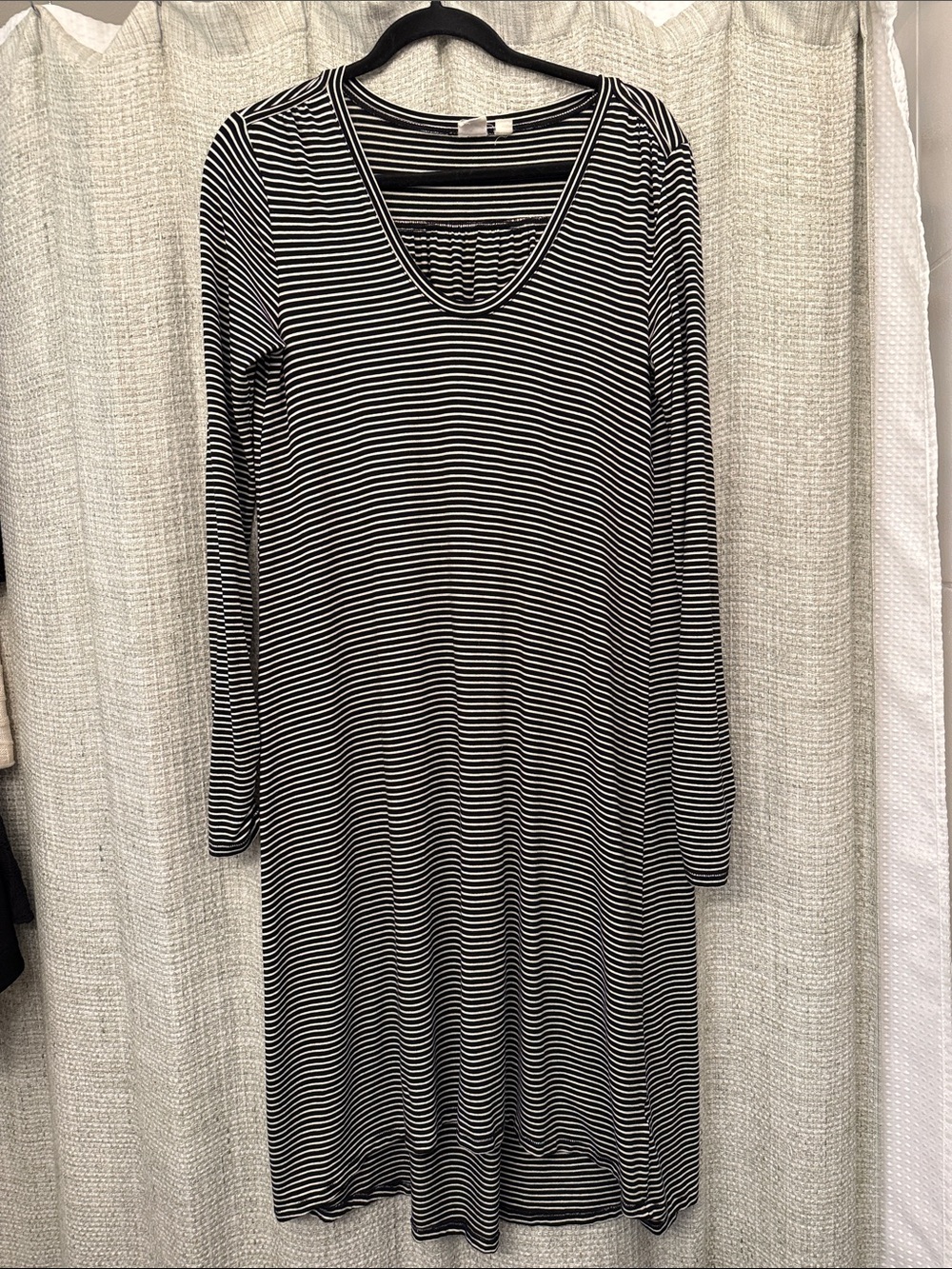 GAP Black and White Striped V-Neck Long Sleeve Dress